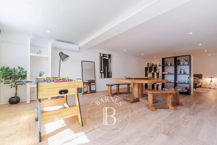 Image No.18-5 Bed House for sale
