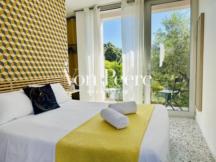 Image No.9-5 Bed House for sale