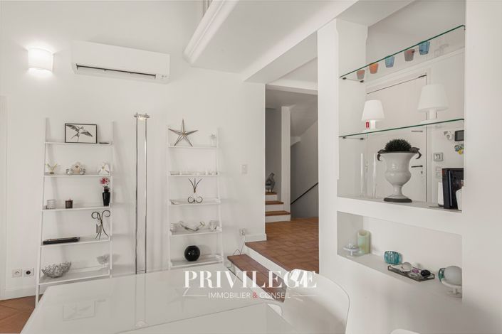 Image No.12-6 Bed House for sale
