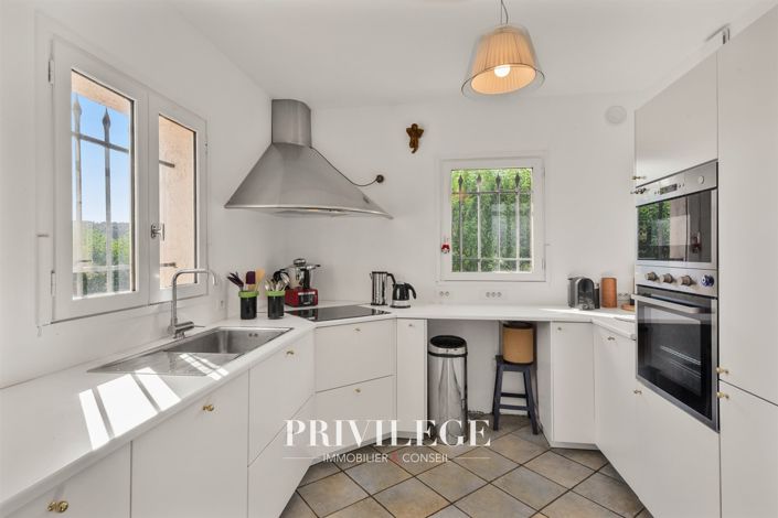 Image No.19-6 Bed House for sale