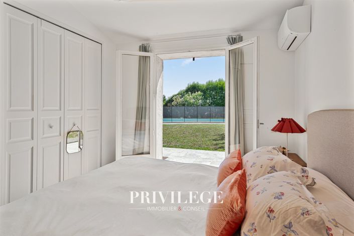 Image No.20-6 Bed House for sale