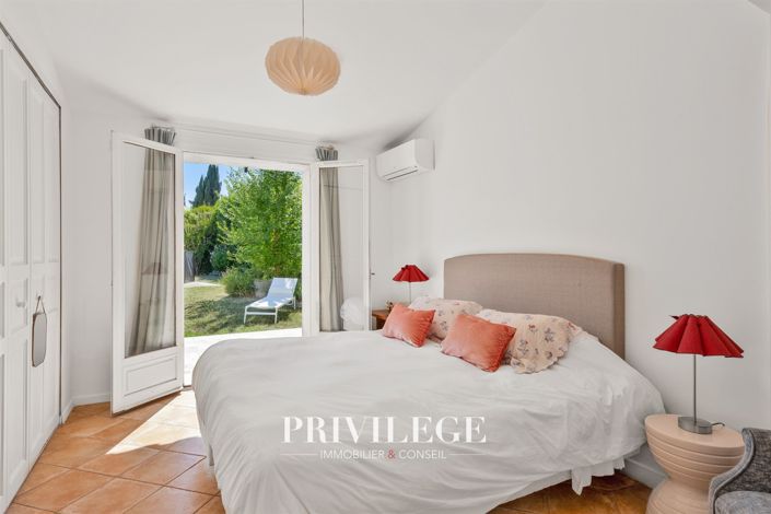 Image No.21-6 Bed House for sale