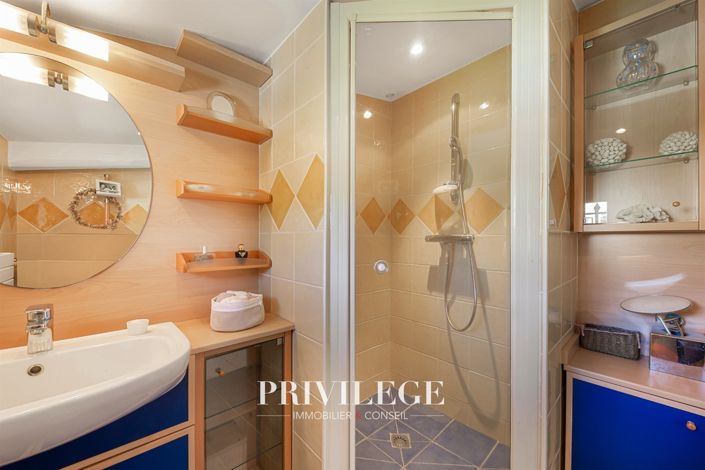 Image No.27-6 Bed House for sale
