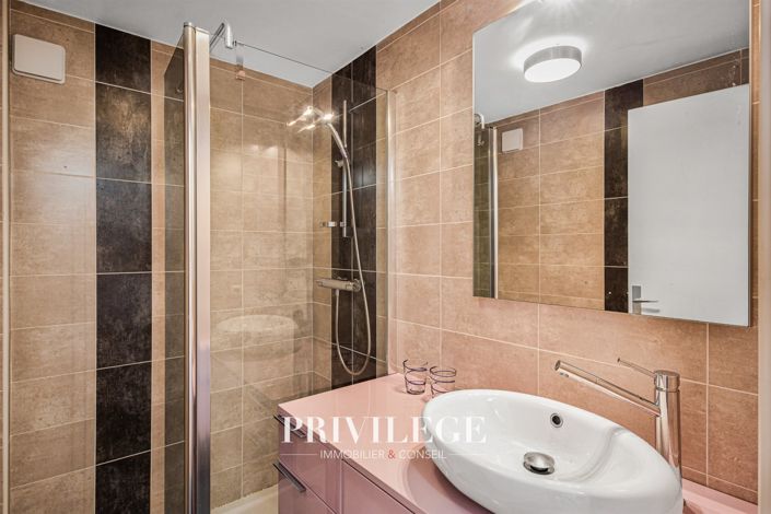 Image No.28-6 Bed House for sale