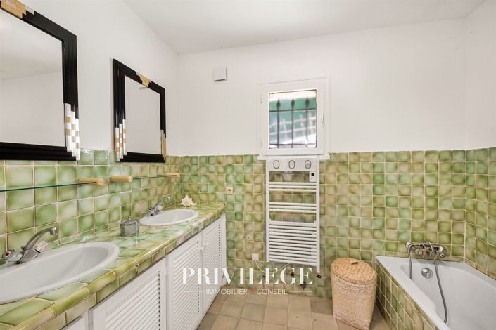 Image No.29-6 Bed House for sale
