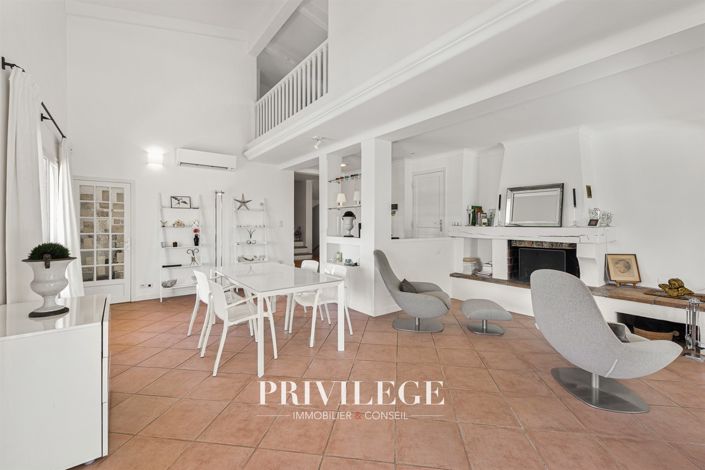 Image No.7-6 Bed House for sale