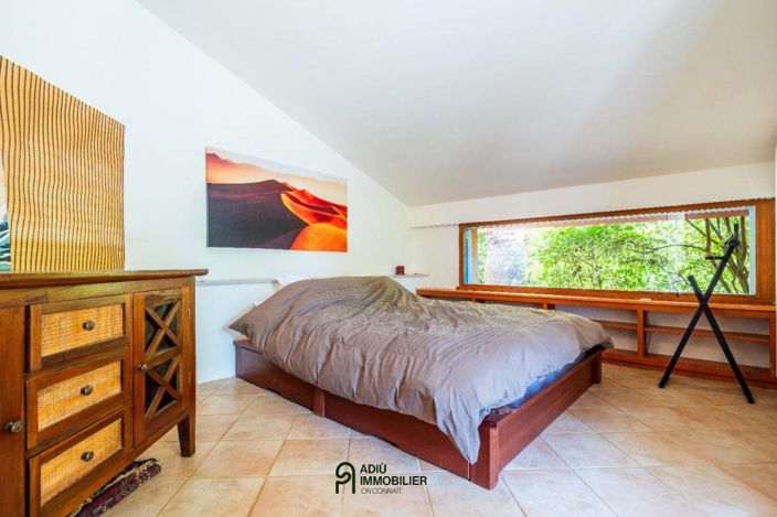 Image No.12-6 Bed House for sale