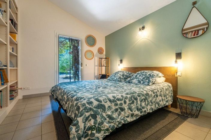 Image No.15-6 Bed House for sale