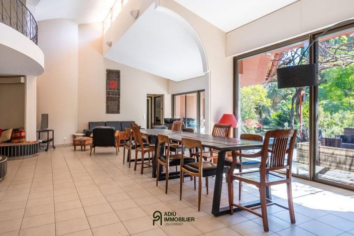 Image No.7-6 Bed House for sale