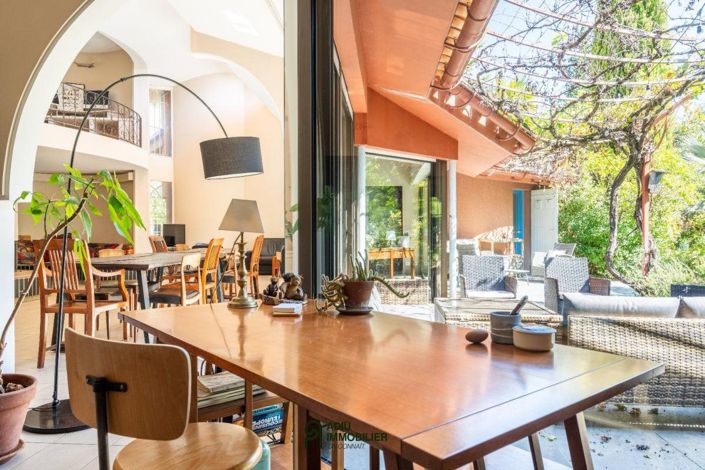 Image No.9-6 Bed House for sale