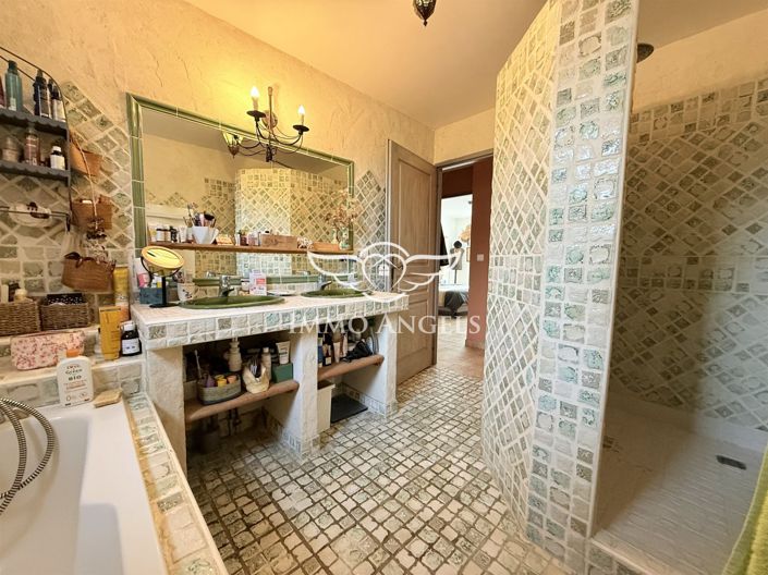 Image No.9-5 Bed House for sale