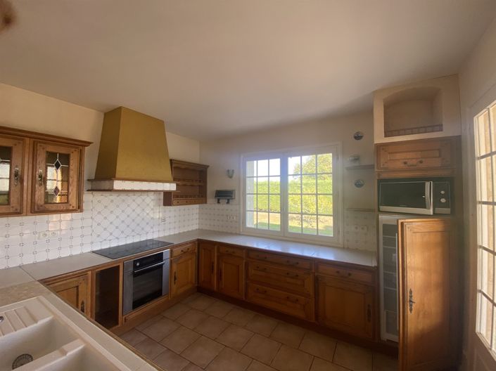 Image No.10-3 Bed House for sale