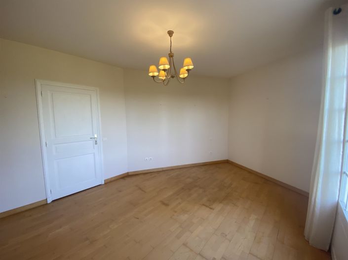 Image No.15-3 Bed House for sale