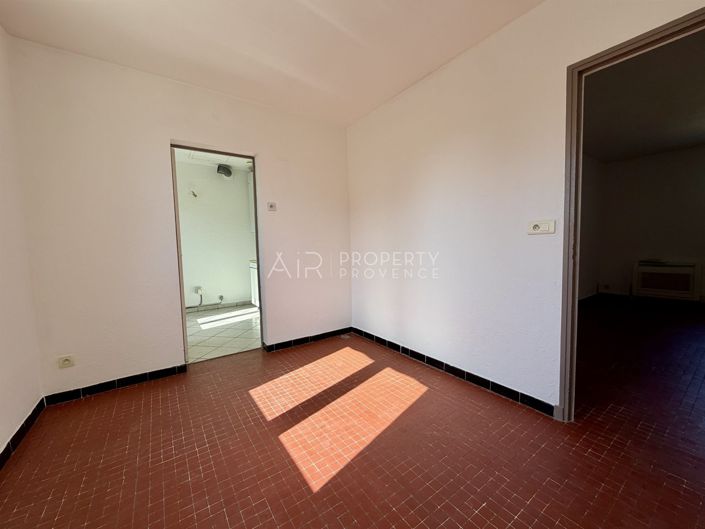 Image No.11-2 Bed House for sale