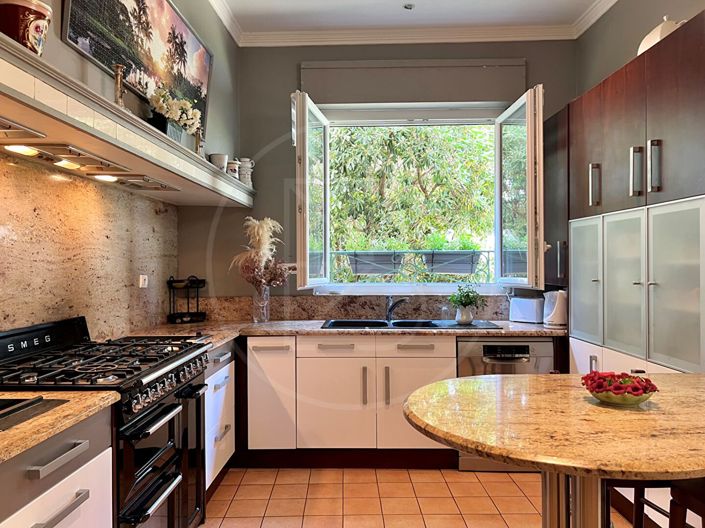 Image No.10-6 Bed House for sale