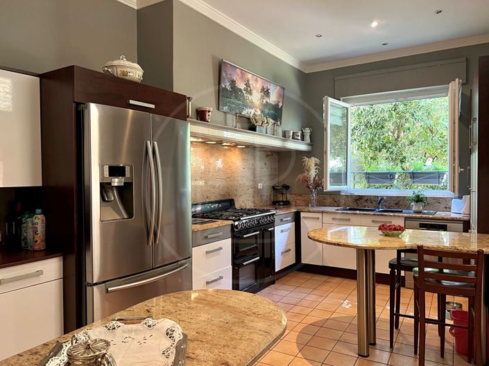 Image No.9-6 Bed House for sale