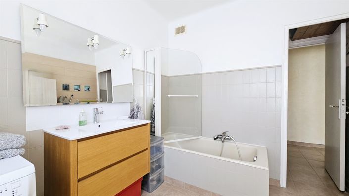 Image No.16-7 Bed House for sale