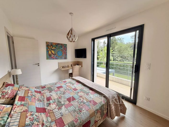 Image No.11-4 Bed House for sale