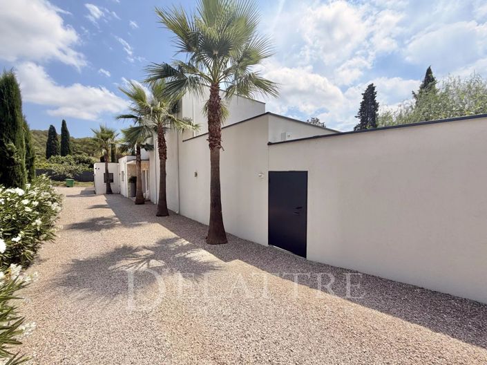 Image No.5-4 Bed House for sale