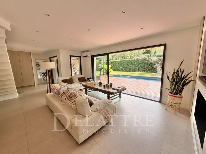 Image No.8-4 Bed House for sale