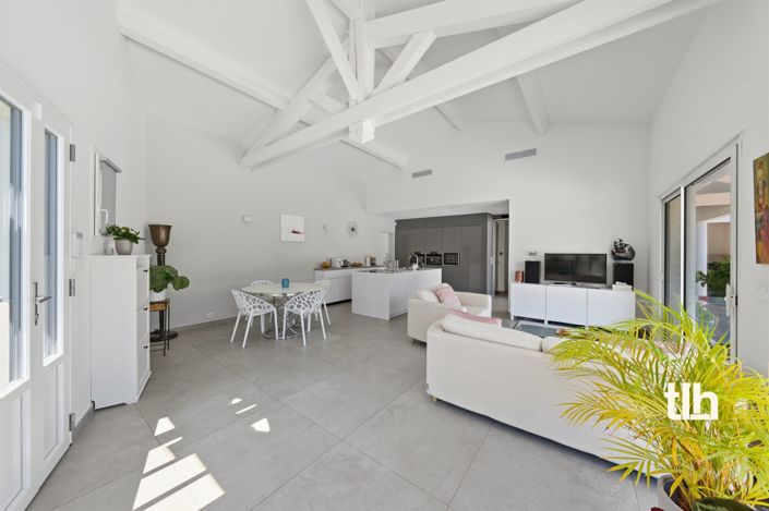 Image No.6-4 Bed House for sale