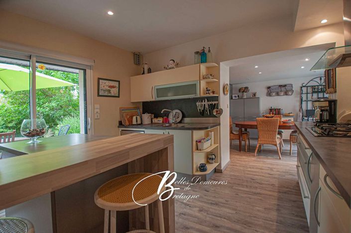 Image No.8-4 Bed House for sale