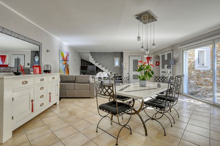 Image No.5-4 Bed House for sale