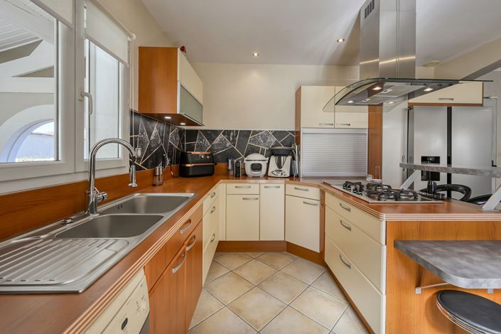 Image No.7-4 Bed House for sale