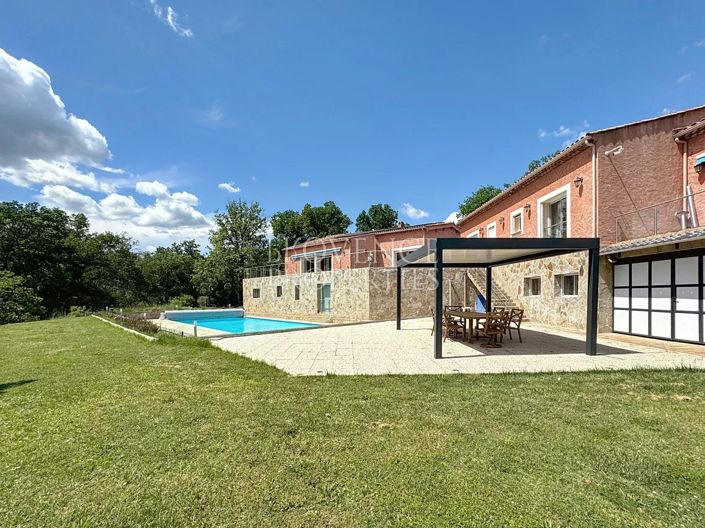 Image No.2-10 Bed House for sale