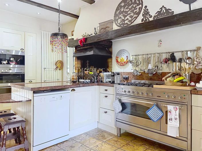 Image No.31-6 Bed House for sale