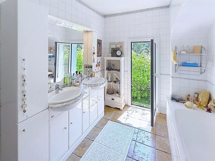 Image No.46-6 Bed House for sale