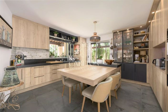 Image No.6-4 Bed House for sale