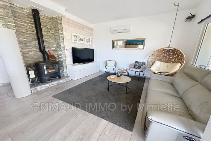 Image No.2-4 Bed House for sale