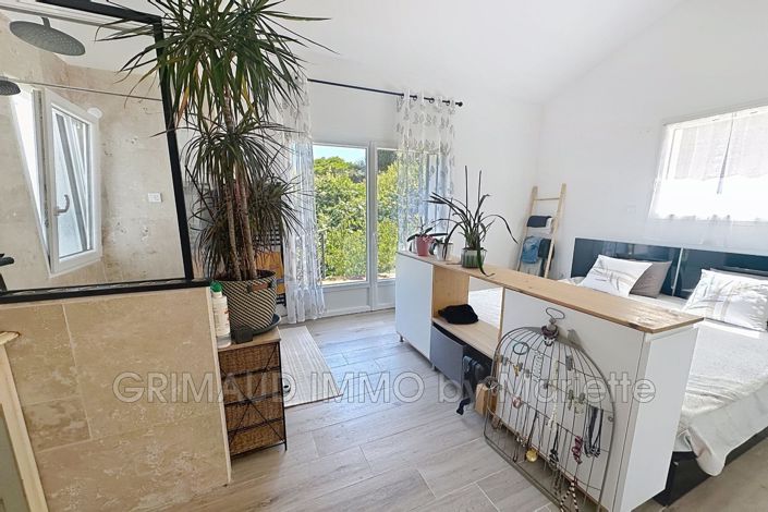 Image No.8-4 Bed House for sale