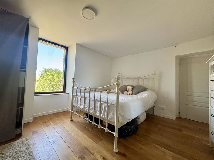 Image No.12-5 Bed House for sale