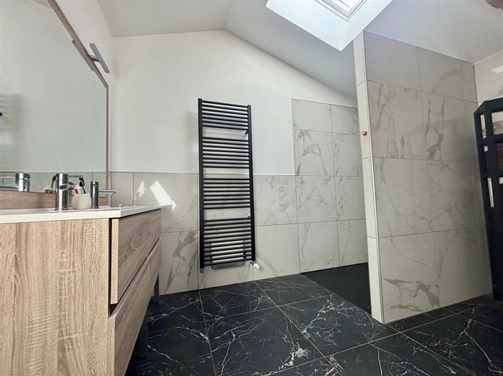 Image No.20-5 Bed House for sale