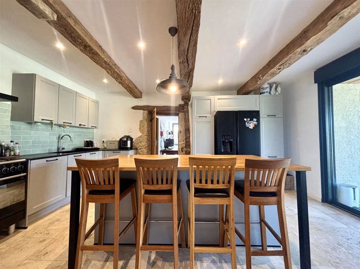 Image No.8-5 Bed House for sale