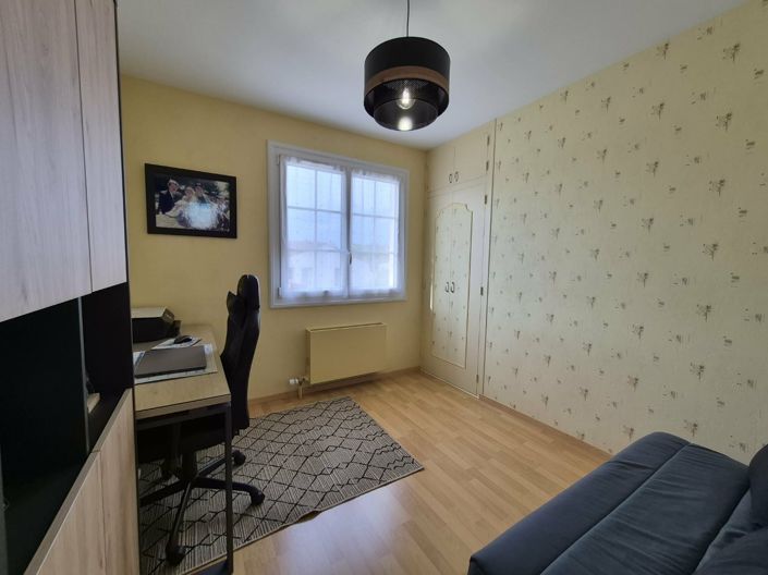 Image No.10-3 Bed House for sale