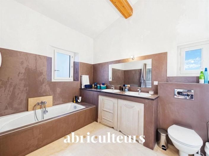 Image No.19-4 Bed House for sale