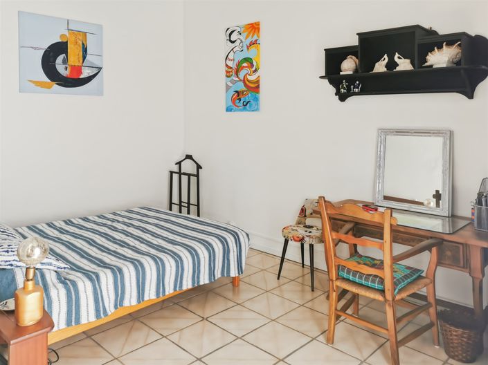 Image No.9-2 Bed House for sale