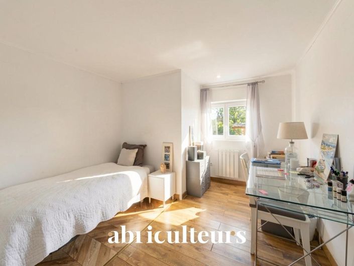 Image No.21-4 Bed House for sale