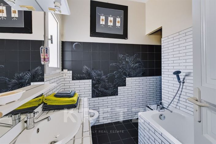 Image No.16-6 Bed House for sale