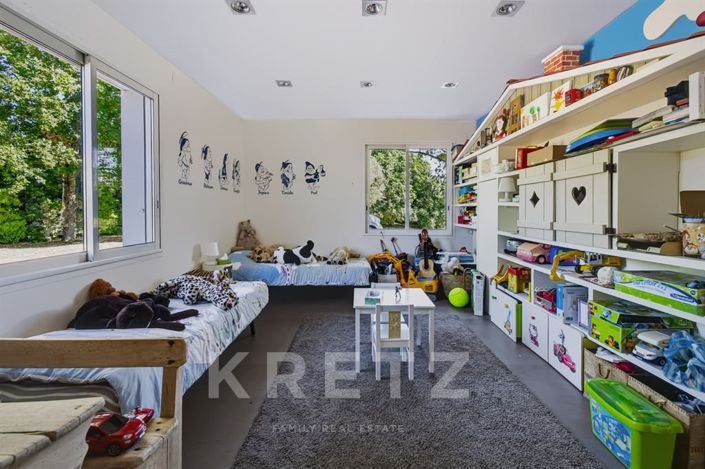 Image No.19-6 Bed House for sale