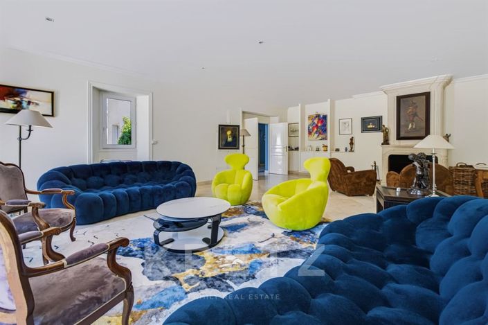 Image No.8-6 Bed House for sale