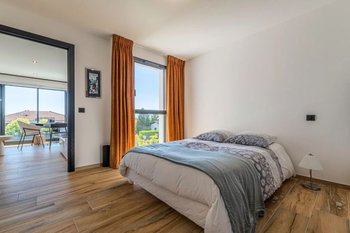 Image No.6-3 Bed House for sale