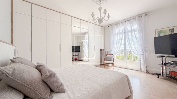 Image No.11-5 Bed House for sale