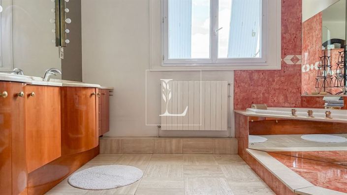 Image No.12-5 Bed House for sale