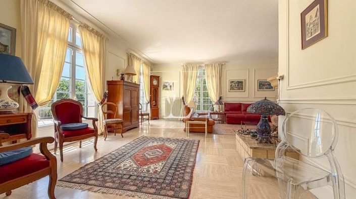 Image No.8-5 Bed House for sale