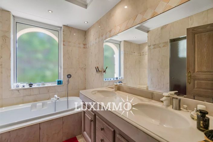 Image No.13-6 Bed House for sale