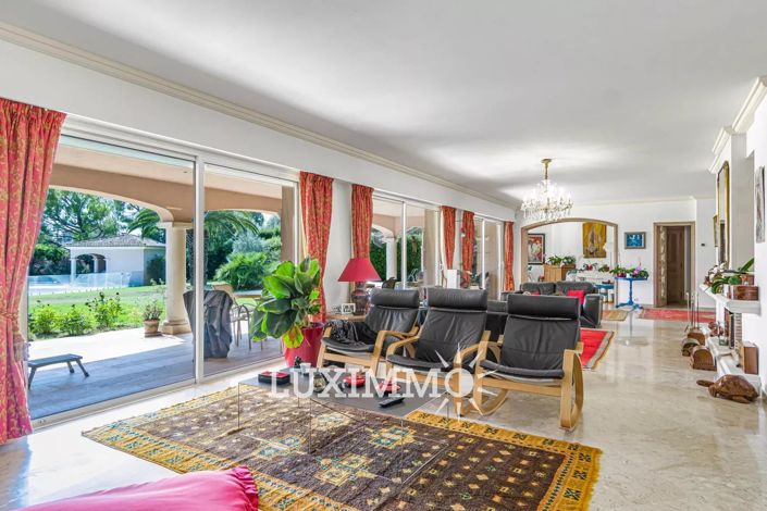 Image No.5-6 Bed House for sale